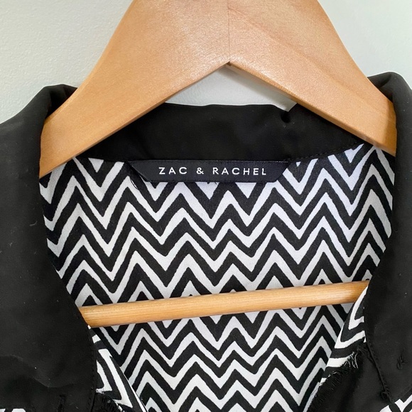 Women’s XL • Button down blouse • Great condition - Picture 2 of 5